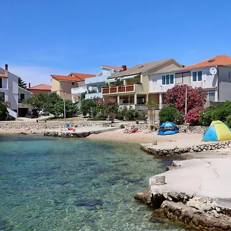 Mandre 6405e Apartman *